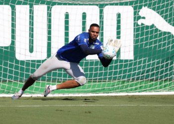 Escalação do Palmeiras: zagueiro sofre lesão antes de confronto da Copa do Brasil