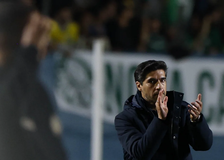 Abel Ferreira pede desculpas por gesto feito para Flaco López em jogo do Palmeiras: ‘Foi um erro’