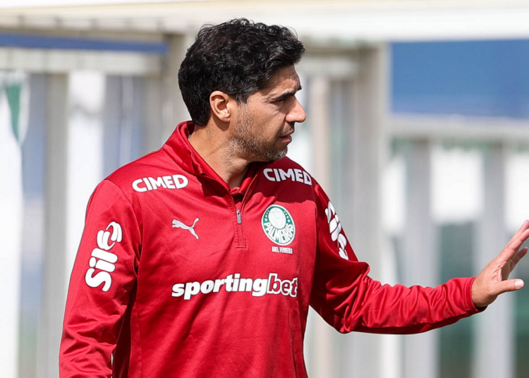 Abel Ferreira prepara mudanças para jogo contra Chapecoense
