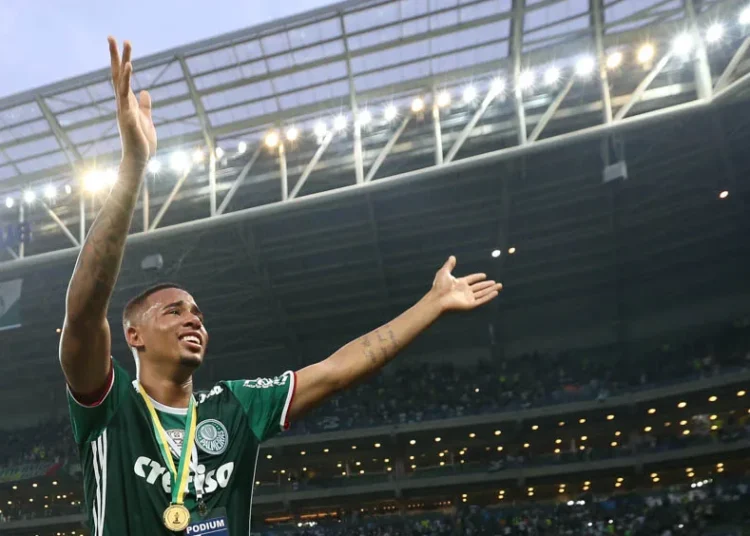 Palmeiras mantém contatos com Gabriel Jesus, mas atacante sinaliza desejo de permanecer na Europa