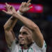 STJD marca julgamento de Paulinho por gesto em Palmeiras e Flamengo; veja data