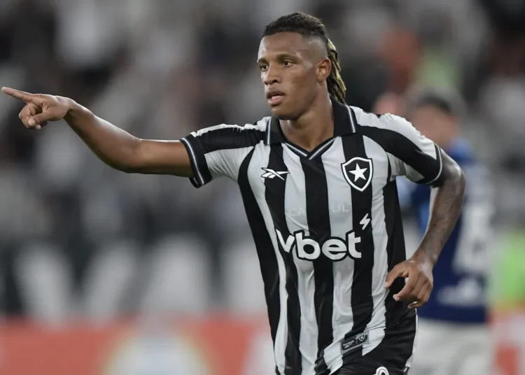Palmeiras vê 40 milhões de euros por Danilo como inviáveis, mas mantém interesse