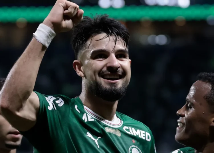 Jhon Arias jogador do Palmeiras comemora seu gol com Flaco Lopez jogador da sua equipe durante partida contra o Junior Barranquilla no estadio Nubank Arena pelo campeonato Copa Libertadores 2026. Foto: Marcello Zambrana/AGIF