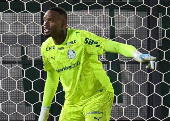 Carlos Miguel reencontra Flamengo no palco da estreia
