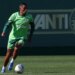 Palmeiras tenta rescisão com zagueiro por justa causa; jogador deseja receber valores previstos no contrato