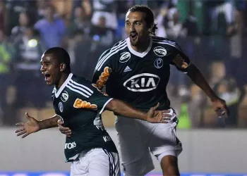 Aos 42 anos, ex-atacante do Palmeiras assina com adversário palmeirense da primeira fase da Libertadores
