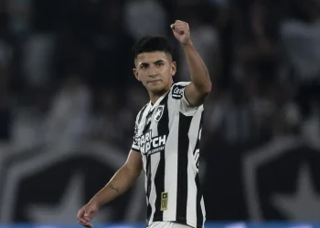 Almada se destacou pelo Botafogo