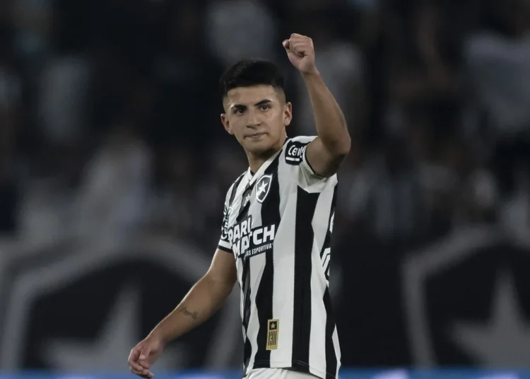 Almada se destacou pelo Botafogo