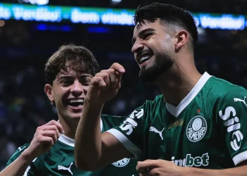 Giay e Flaco foram testados como titulares na Argentina - Foto: Ettore Chiereguini/AGIF