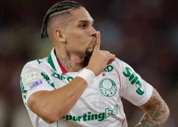 Paulinho está fora contra o Coritiba no primeiro jogo do Palmeiras pós-Copa