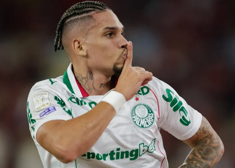 Paulinho está fora contra o Coritiba no primeiro jogo do Palmeiras pós-Copa