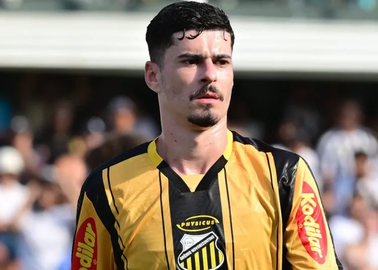Rômulo está emprestado ao Novorizontino.